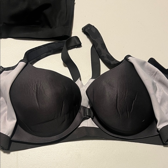 (3) Victoria Secret Sports bra 36D - Picture 5 of 8